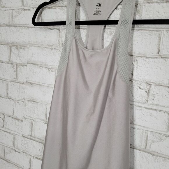 H&M Sport razor back tank - Picture 5 of 14